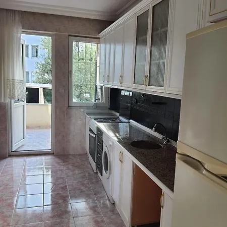 Apartment Charming Flat With Central Location In